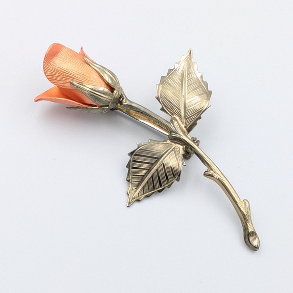 Jewelry - Vintage colourful, detailed rose and stem brooch pin